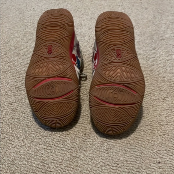 Size 2 youth 
Used
Doesn’t come with box
100% still usable - Picture 4 of 7